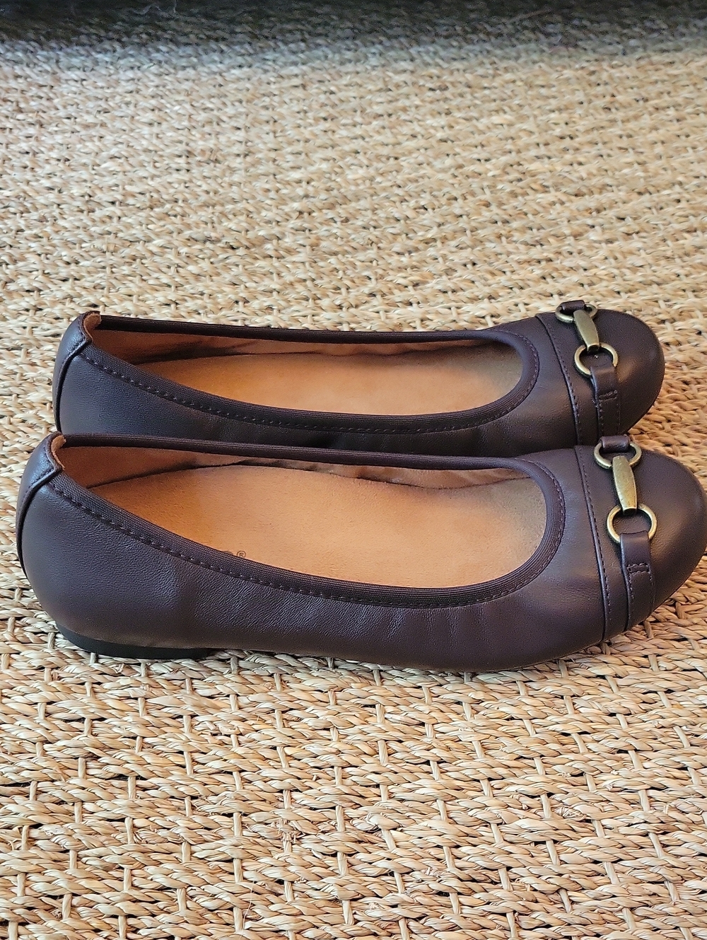 Vionic Brown Delanie Leather Flats With Rounded Toe. Size 6.5 - Picture 4 of 9